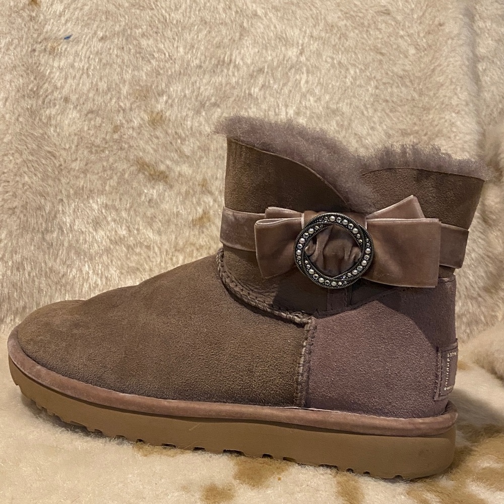 AMPUTEE LEFT UGG Karlie Brooch Boot 8